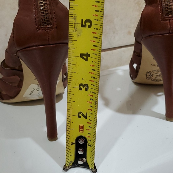 ZiGiny strappy leather ankle booties heels… - Picture 10 of 10